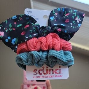 Scunci Floral and Solid Hair Scrunchies Set